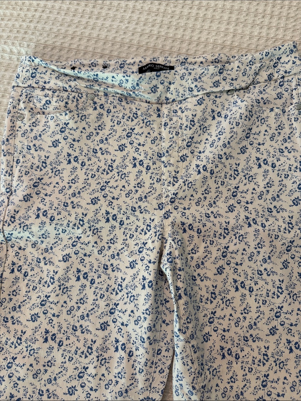 Mario Serrani White Shorts with Blue Floral Print NWOT